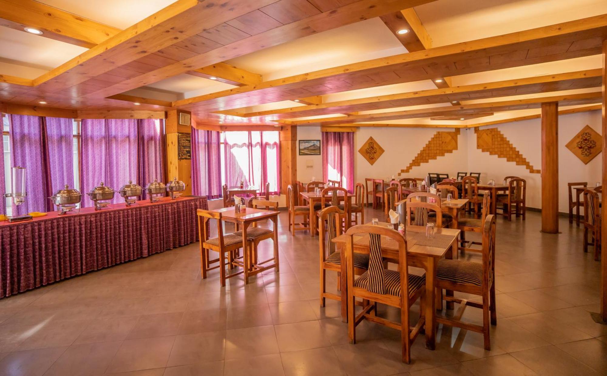 Hotel The Conifer Manāli Esterno foto
