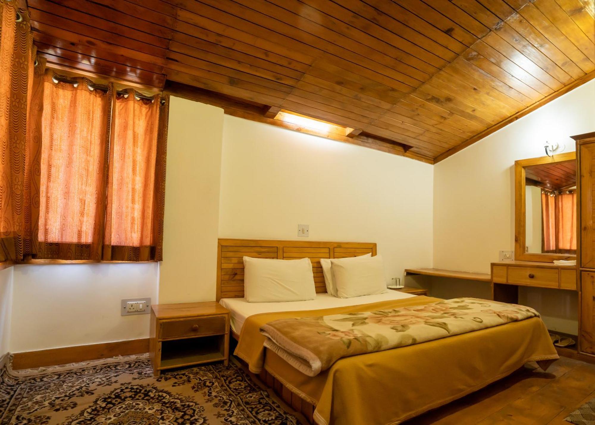 Hotel The Conifer Manāli Esterno foto