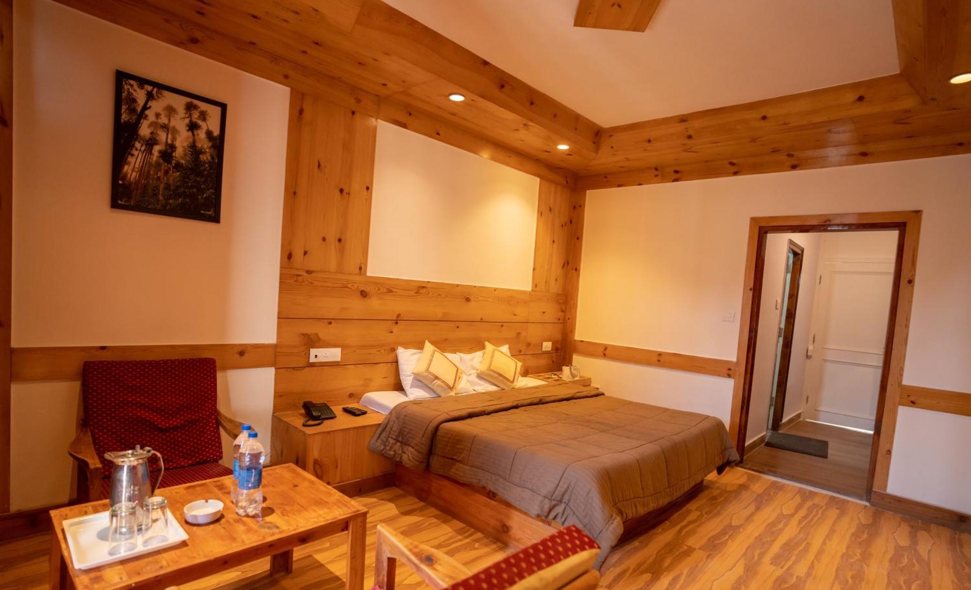 Hotel The Conifer Manāli Esterno foto