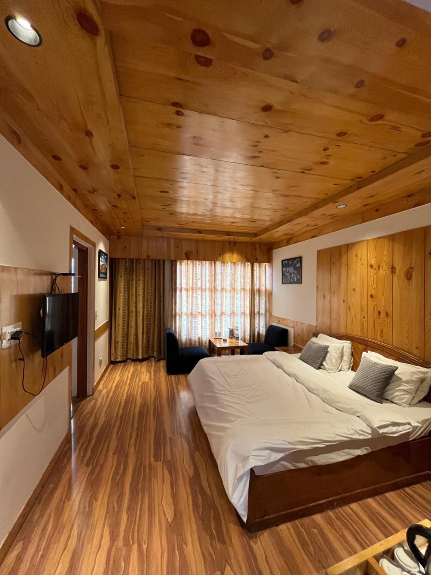 Hotel The Conifer Manāli Esterno foto