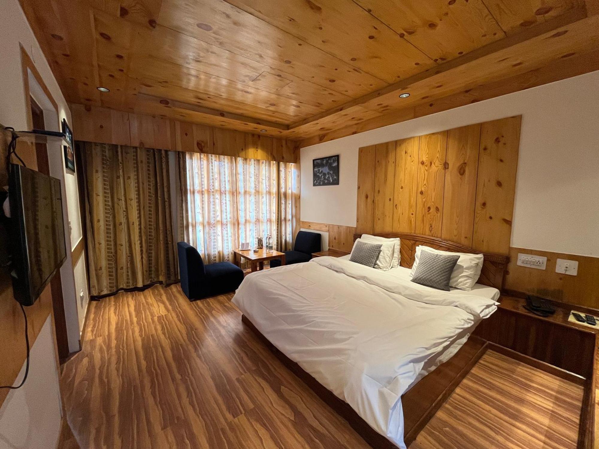 Hotel The Conifer Manāli Esterno foto